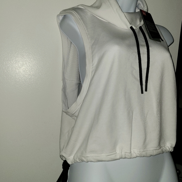Women's Sz Small Under Armour Funnel Neck Crop top - Picture 4 of 7
